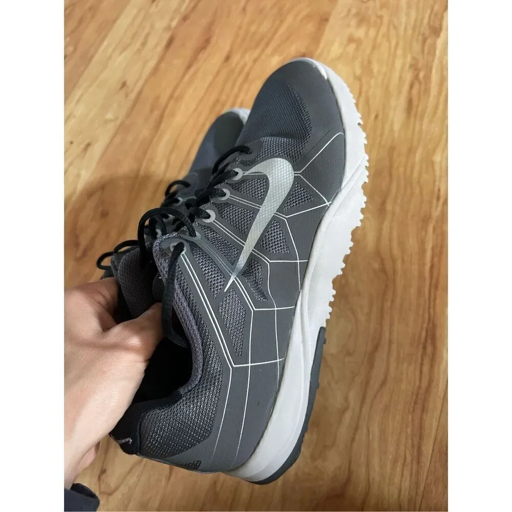 Nike golf shoes size 6y or 6.5 adult or 7 women’s adult gray color - Picture 3 of 5